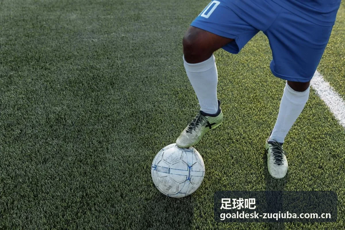 足球吧战术解析-三中卫体系边路走廊攻守平衡